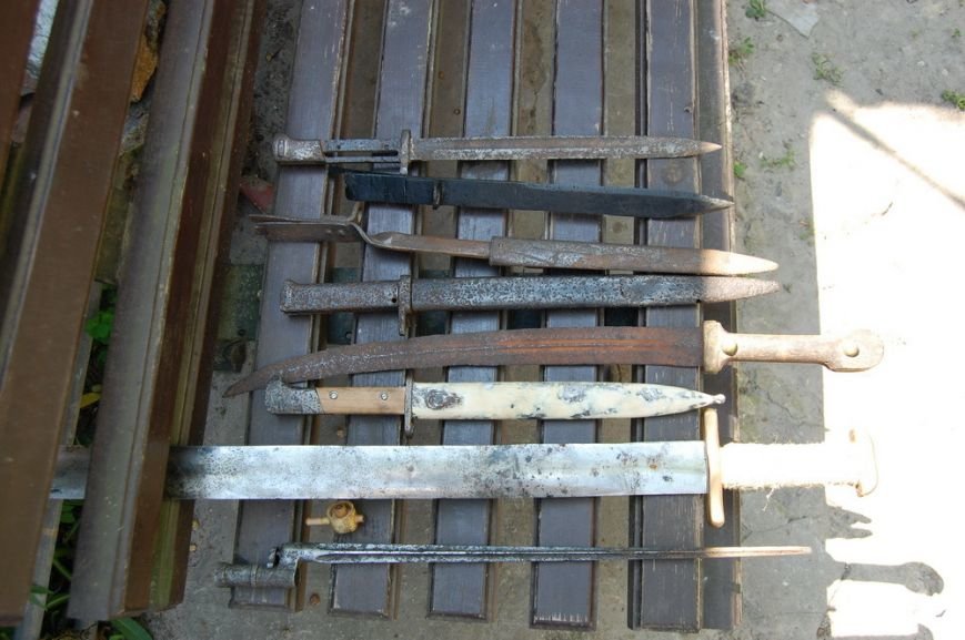 Черниговские продавцы оружия получили по 3 года, но в тюрьму пока не сядут (фото) - фото 1 Черниговские продавцы оружия получили по 3 года, но в тюрьму пока не сядут (фото) - фото 1
