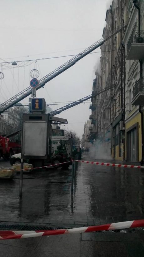 Пожар в центре столицы. Под угрозой - информационное агентство «Укринформ» (ФОТО) (фото) - фото 1 Пожар в центре столицы. Под угрозой - информационное агентство «Укринформ» (ФОТО) (фото) - фото 1