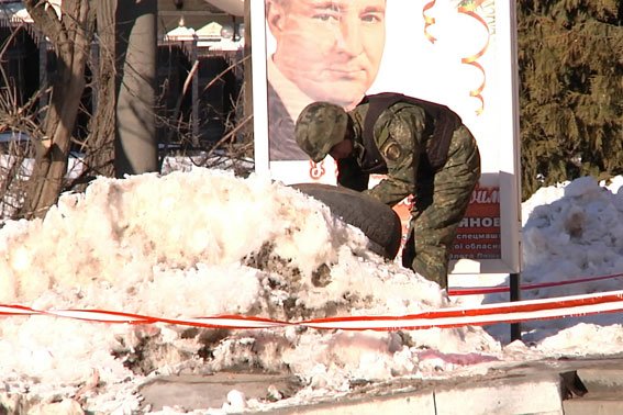 На рынке в Черниговской области нашли гранату, завернутую в газету (фото) - фото 1 На рынке в Черниговской области нашли гранату, завернутую в газету (фото) - фото 1