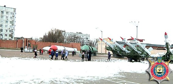 Днепропетровские милиционеры устроили для детей из Авдеевки увлекательную экскурсию (фото) (фото) - фото 1 Днепропетровские милиционеры устроили для детей из Авдеевки увлекательную экскурсию (фото) (фото) - фото 1