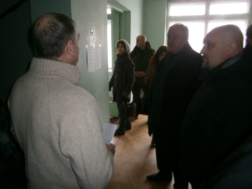 Губернатор области посетил центр размещения переселенцев в Добропольском районе (фото) - фото 26 Губернатор области посетил центр размещения переселенцев в Добропольском районе (фото) - фото 26