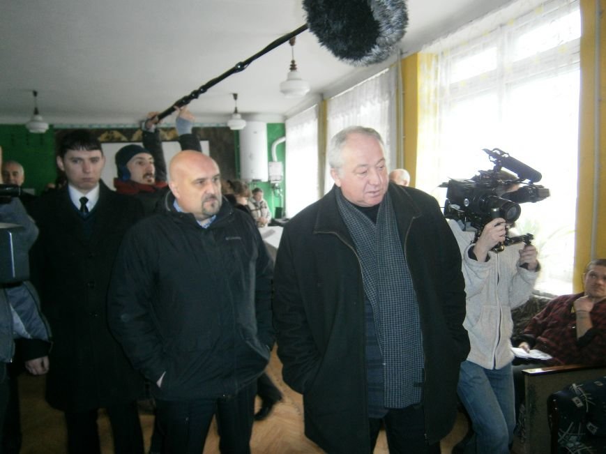 Губернатор области посетил центр размещения переселенцев в Добропольском районе (фото) - фото 13 Губернатор области посетил центр размещения переселенцев в Добропольском районе (фото) - фото 13