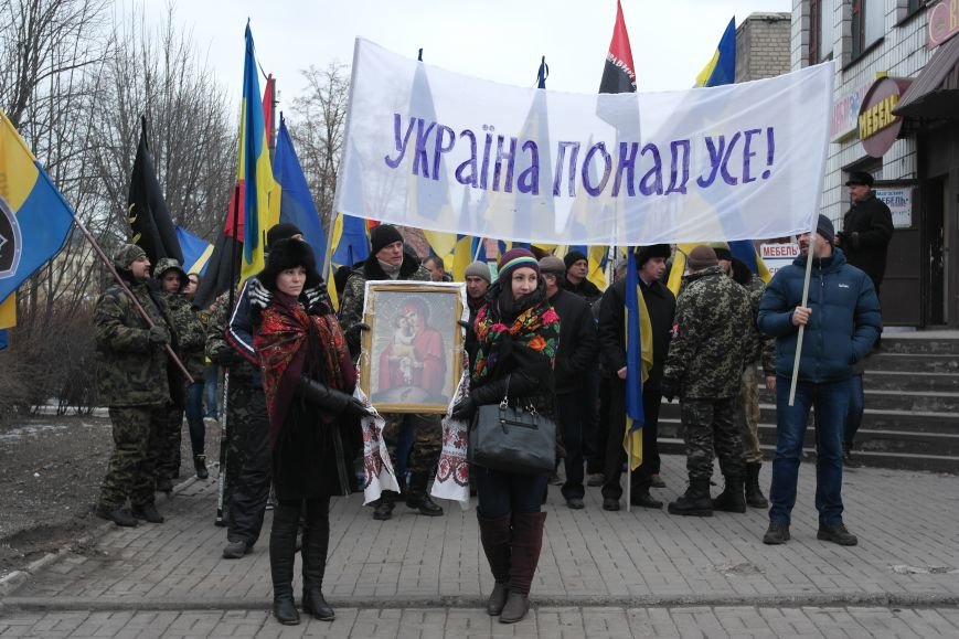 Красноармейск почтил память Героев Небесной сотни и воинов АТО (фото) - фото 4 Красноармейск почтил память Героев Небесной сотни и воинов АТО (фото) - фото 4