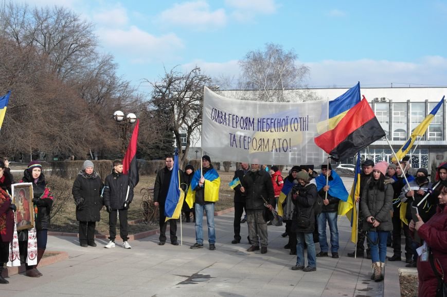 Красноармейск почтил память Героев Небесной сотни и воинов АТО (фото) - фото 19 Красноармейск почтил память Героев Небесной сотни и воинов АТО (фото) - фото 19