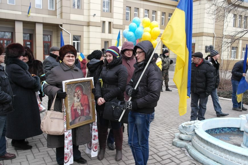 Красноармейск почтил память Героев Небесной сотни и воинов АТО (фото) - фото 3 Красноармейск почтил память Героев Небесной сотни и воинов АТО (фото) - фото 3