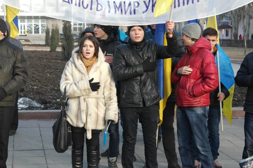 Красноармейск почтил память Героев Небесной сотни и воинов АТО (фото) - фото 28 Красноармейск почтил память Героев Небесной сотни и воинов АТО (фото) - фото 28