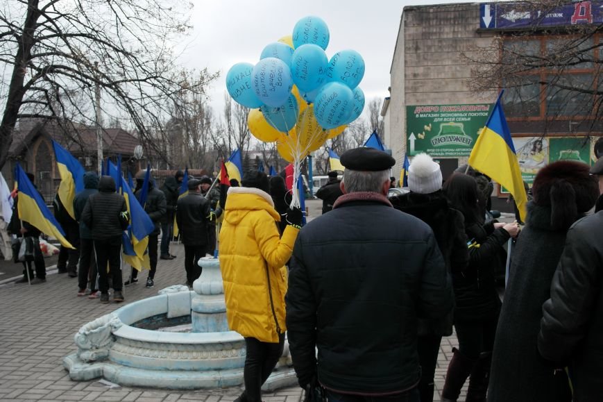 Красноармейск почтил память Героев Небесной сотни и воинов АТО (фото) - фото 1 Красноармейск почтил память Героев Небесной сотни и воинов АТО (фото) - фото 1