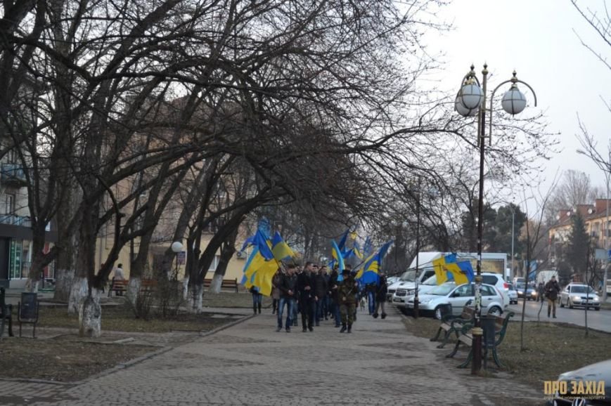 В Ужгороді вшанували героїв Небесної Сотні (ФОТОРЕПОРТАЖ) (фото) -... В Ужгороді вшанували героїв Небесної Сотні (ФОТОРЕПОРТАЖ) (фото) - фото 9