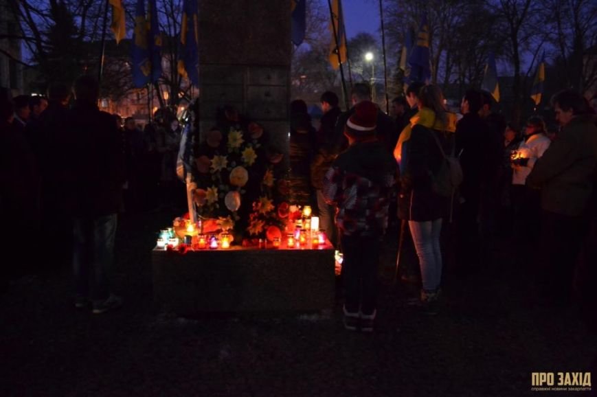 В Ужгороді вшанували героїв Небесної Сотні (ФОТОРЕПОРТАЖ) (фото) -... В Ужгороді вшанували героїв Небесної Сотні (ФОТОРЕПОРТАЖ) (фото) - фото 18