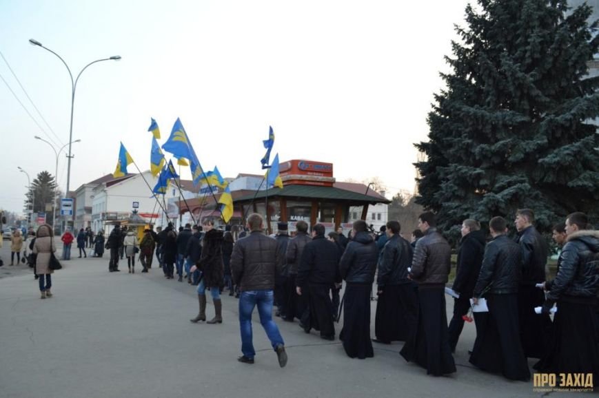 В Ужгороді вшанували героїв Небесної Сотні (ФОТОРЕПОРТАЖ) (фото) -... В Ужгороді вшанували героїв Небесної Сотні (ФОТОРЕПОРТАЖ) (фото) - фото 5