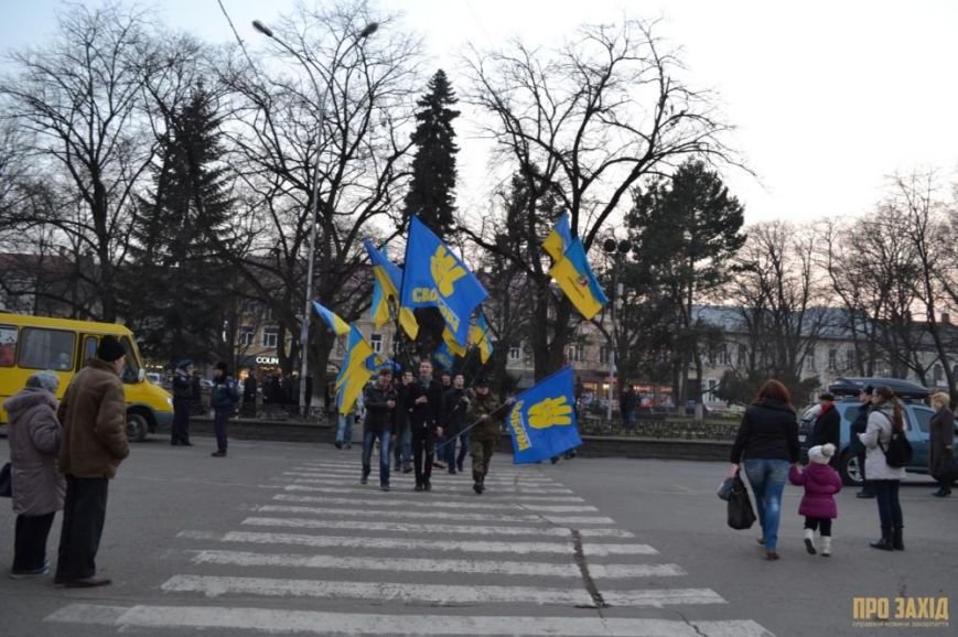 В Ужгороді вшанували героїв Небесної Сотні (ФОТОРЕПОРТАЖ) (фото) -... В Ужгороді вшанували героїв Небесної Сотні (ФОТОРЕПОРТАЖ) (фото) - фото 8