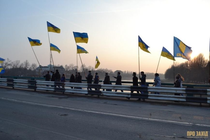 В Ужгороді вшанували героїв Небесної Сотні (ФОТОРЕПОРТАЖ) (фото) -... В Ужгороді вшанували героїв Небесної Сотні (ФОТОРЕПОРТАЖ) (фото) - фото 1