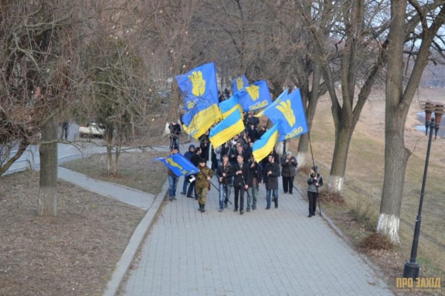 В Ужгороді вшанували героїв Небесної Сотні (ФОТОРЕПОРТАЖ) (фото) -... В Ужгороді вшанували героїв Небесної Сотні (ФОТОРЕПОРТАЖ) (фото) - фото 2