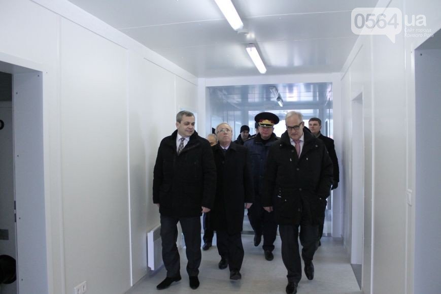 В Кривом Роге: мужчина угрожал взорвать дом, открылся транзитный городок, почтили память Героев Небесной сотни (фото) - фото 2 В Кривом Роге: мужчина угрожал взорвать дом, открылся транзитный городок, почтили память Героев Небесной сотни (фото) - фото 2