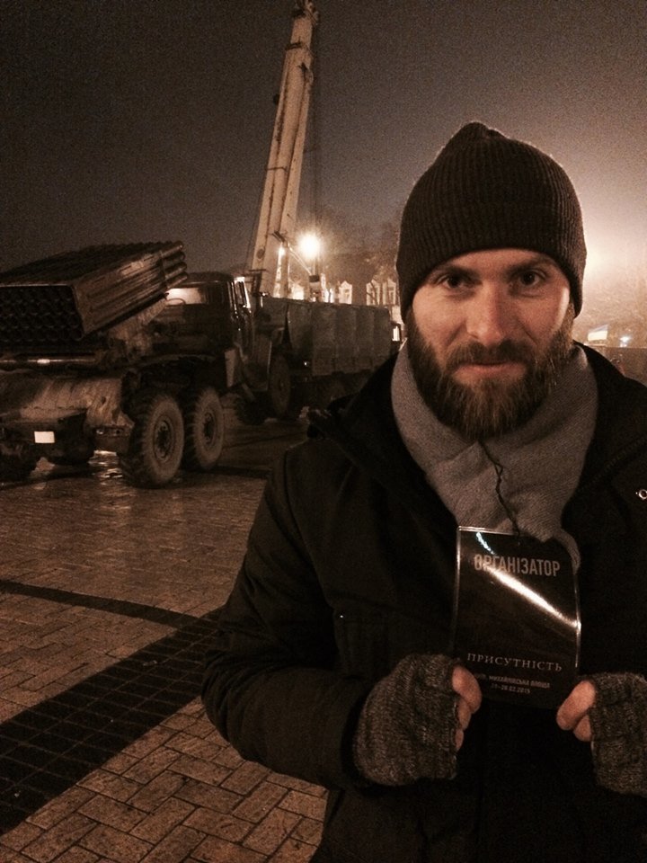 Ночью на Михайловскую площадь свозили российскую военную технику (ФОТО (фото) - фото 1 Ночью на Михайловскую площадь свозили российскую военную технику (ФОТО (фото) - фото 1