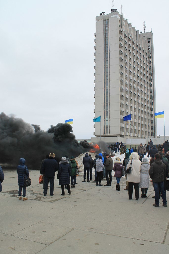 В Сумах на костре из покрышек сожгли чучело Путина (ФОТО+ВИДЕО) (фото) - фото 1 В Сумах на костре из покрышек сожгли чучело Путина (ФОТО+ВИДЕО) (фото) - фото 1