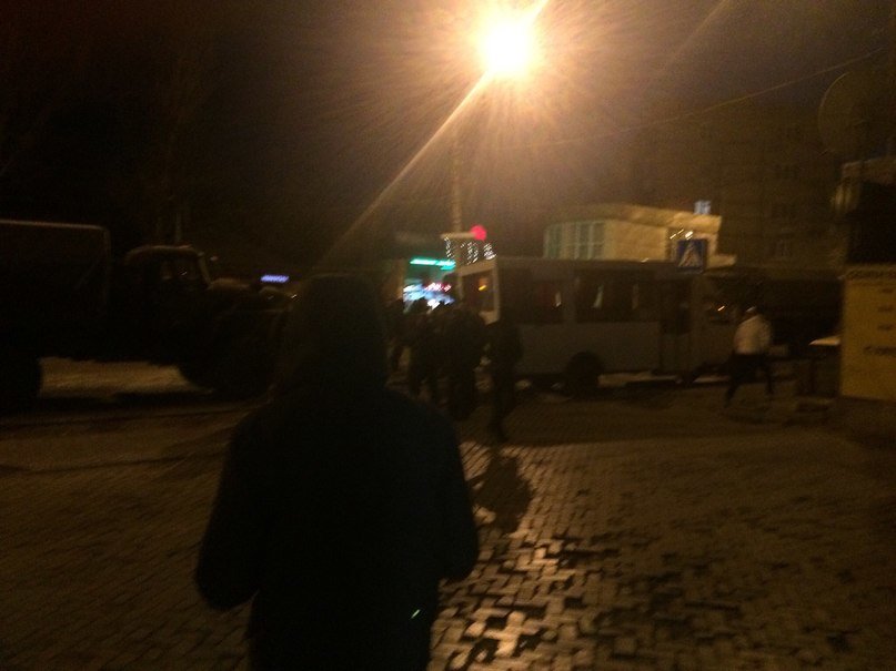 В Донецке военная машина «ДНР» влетела в марштрутку (ФОТО) (фото) - фото 2 В Донецке военная машина «ДНР» влетела в марштрутку (ФОТО) (фото) - фото 2