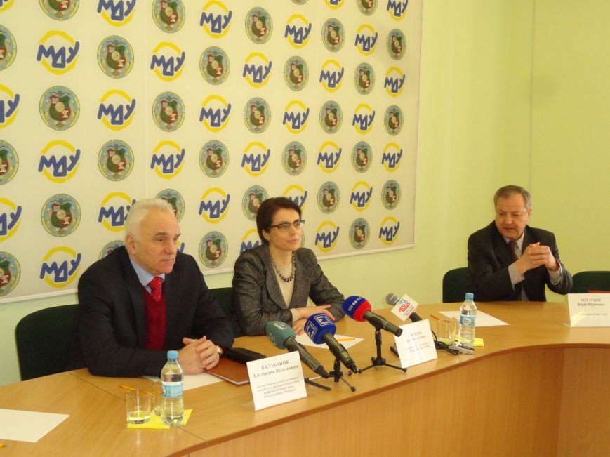 Мариупольские школьники, не сдавшие внешнее независимое оценивание, не получат аттестат (ФОТО) (фото) - фото 1 Мариупольские школьники, не сдавшие внешнее независимое оценивание, не получат аттестат (ФОТО) (фото) - фото 1