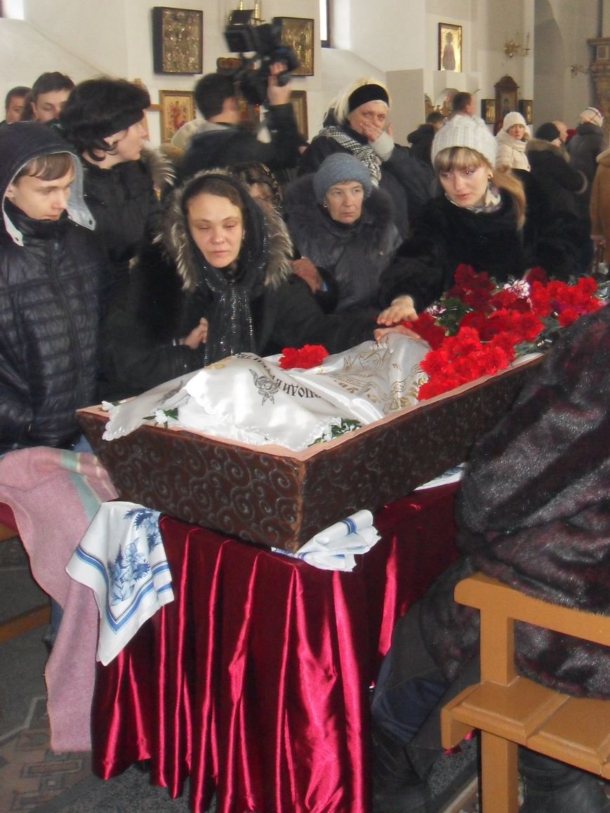 Полтава провела в останню путь Олександра Фролова (фото) - фото 2 Полтава провела в останню путь Олександра Фролова (фото) - фото 2