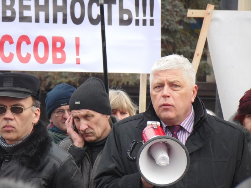 Работникам «Южмаша» снова митинговали. Требовали зарплаты за полгода (ФОТОРЕПОРТАЖ) (фото) - фото 3 Работникам «Южмаша» снова митинговали. Требовали зарплаты за полгода (ФОТОРЕПОРТАЖ) (фото) - фото 3