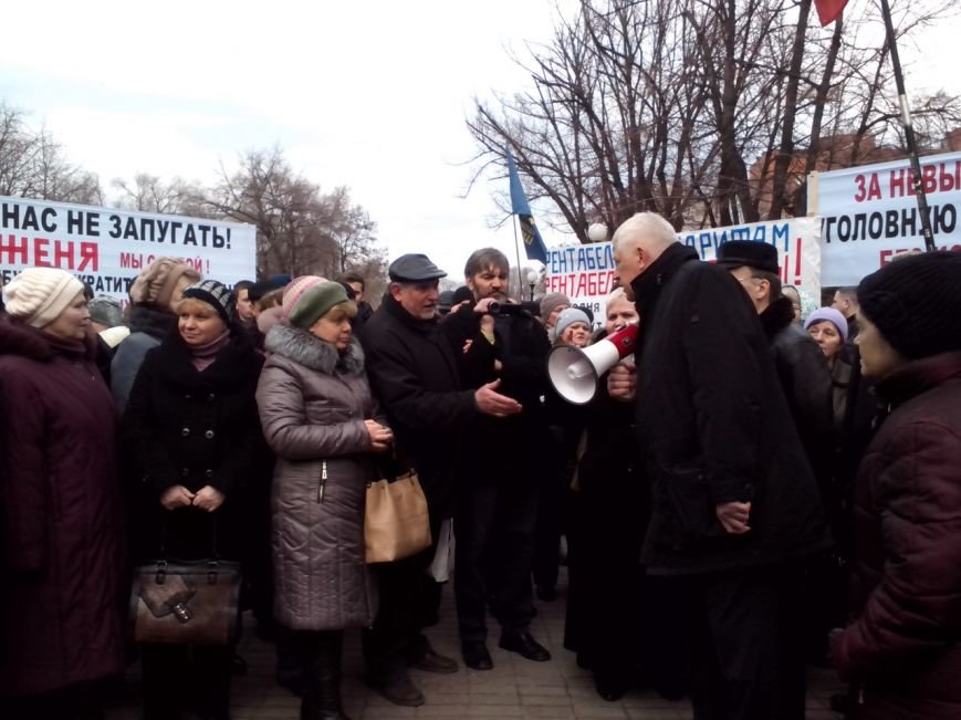 Работникам «Южмаша» снова митинговали. Требовали зарплаты за полгода (ФОТОРЕПОРТАЖ) (фото) - фото 4 Работникам «Южмаша» снова митинговали. Требовали зарплаты за полгода (ФОТОРЕПОРТАЖ) (фото) - фото 4