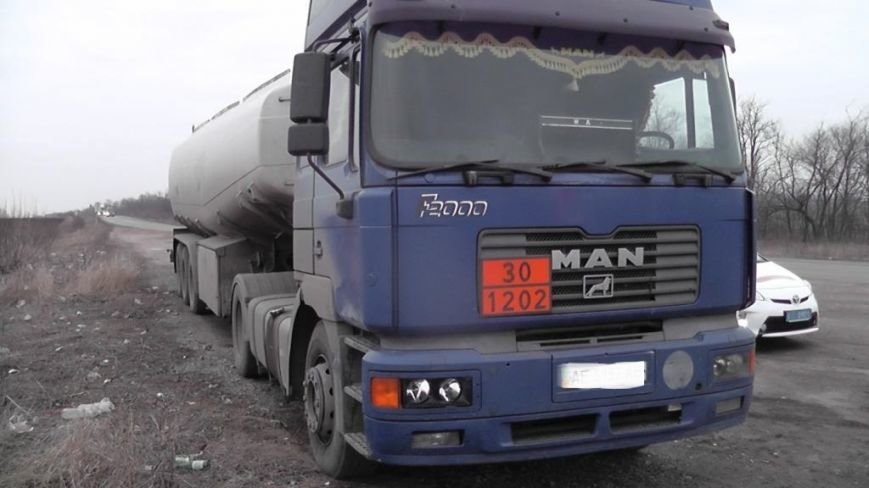Працівники ДАІ Кіровоградщини оперативно розшукали водія вантажівки, який тяжко травмувавши пішохода, втік з місця наїзду. ФОТО (фото) - фото 1 Працівники ДАІ Кіровоградщини оперативно розшукали водія вантажівки, який тяжко травмувавши пішохода, втік з місця наїзду. ФОТО (фото) - фото 1