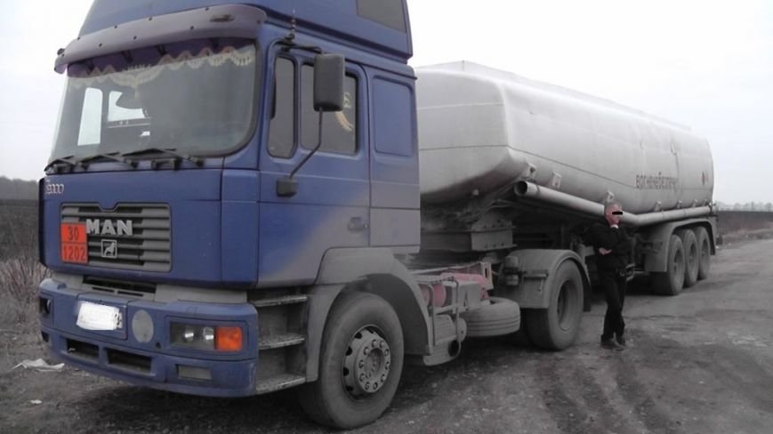 Працівники ДАІ Кіровоградщини оперативно розшукали водія вантажівки, який тяжко травмувавши пішохода, втік з місця наїзду. ФОТО (фото) - фото 1 Працівники ДАІ Кіровоградщини оперативно розшукали водія вантажівки, який тяжко травмувавши пішохода, втік з місця наїзду. ФОТО (фото) - фото 1