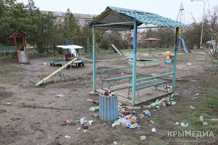ФОТОФАКТ: Спальные районы и окраины Симферополя утопают в мусоре (фото) - фото 13 ФОТОФАКТ: Спальные районы и окраины Симферополя утопают в мусоре (фото) - фото 13