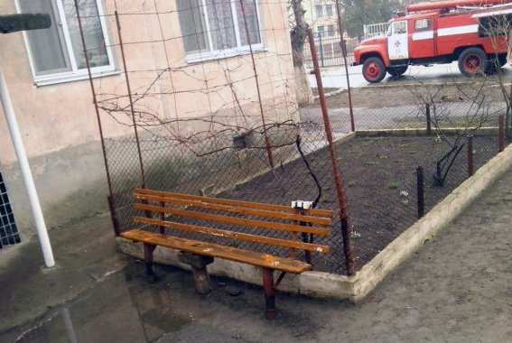 Возле школы в Одесской области нашли самодельное взрывное устройство (ФОТО) (фото) - фото 1 Возле школы в Одесской области нашли самодельное взрывное устройство (ФОТО) (фото) - фото 1