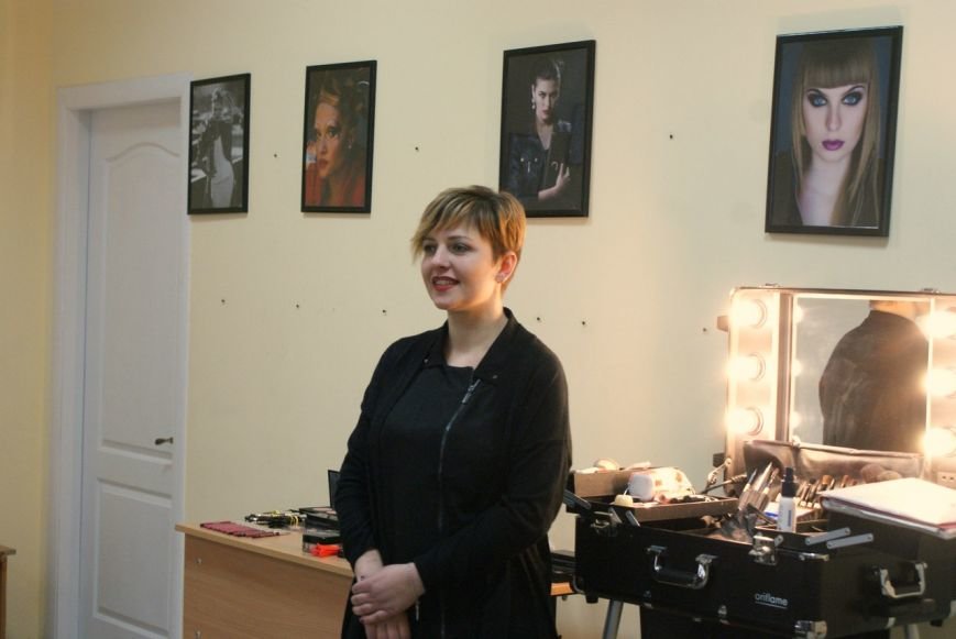 В Мариуполе прошел мастер класс Оксаны Дорофеевой «Девичник с визажистом» (фото) - фото 1 В Мариуполе прошел мастер класс Оксаны Дорофеевой «Девичник с визажистом» (фото) - фото 1