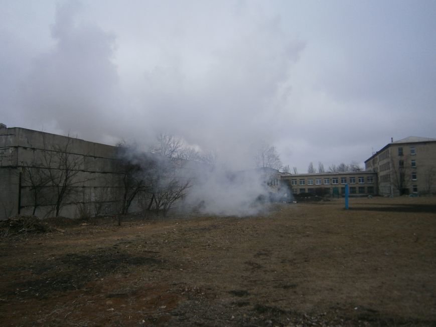 Сегодня «Гарант-Сервис» накрыл густым дымом м-н «Молодежный» в Дими... Сегодня «Гарант-Сервис» накрыл густым дымом м-н «Молодежный» в Димитрове (ФОТО+ВИДЕО) (фото) - фото 18
