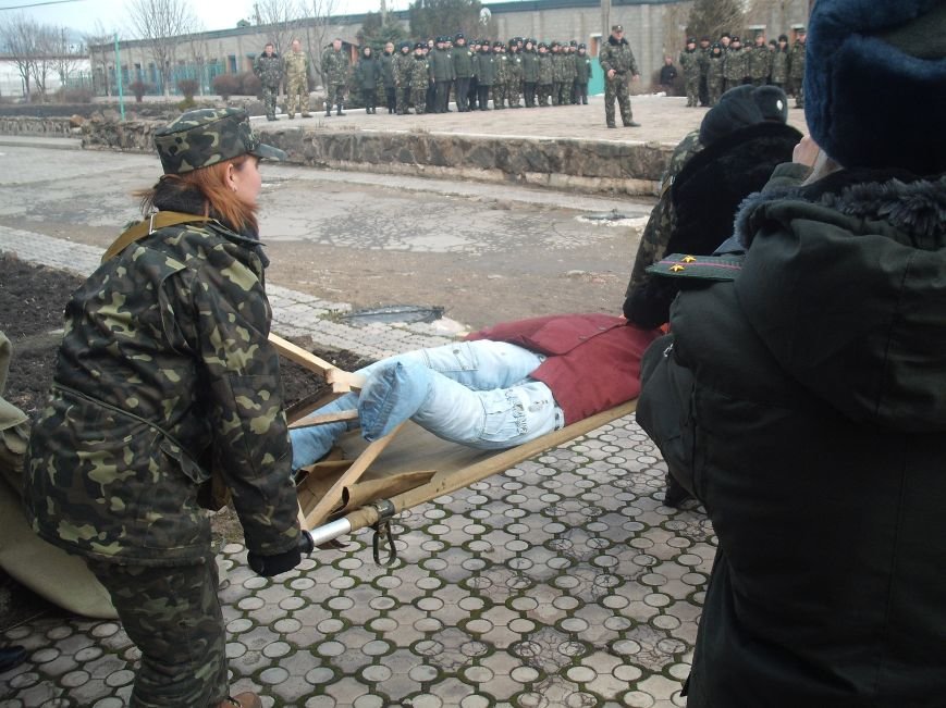 В мариупольской колонии устроили пожар, сожгли манекена и укрылись в бомбоубежище (ФОТО) (фото) - фото 1 В мариупольской колонии устроили пожар, сожгли манекена и укрылись в бомбоубежище (ФОТО) (фото) - фото 1