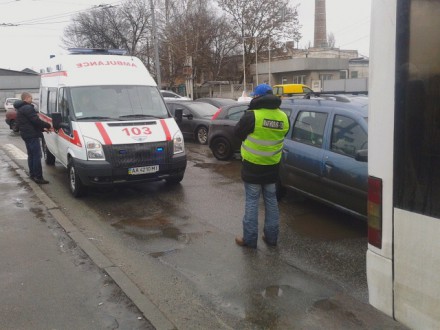В Киеве Dacia Logan протаранила троллейбус. Пострадал ребенок, - СМИ (ФОТО) (фото) - фото 1 В Киеве Dacia Logan протаранила троллейбус. Пострадал ребенок, - СМИ (ФОТО) (фото) - фото 1