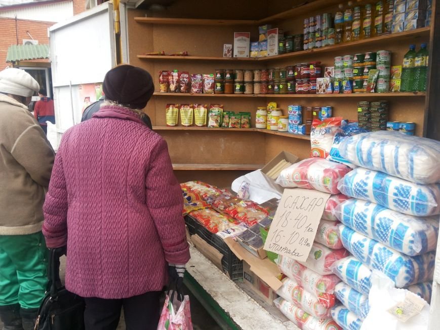 В Мариуполе взлетели цены на продукты: муку продают по 75 грн., подсолнечное масло - по 30 грн. (фото) - фото 1 В Мариуполе взлетели цены на продукты: муку продают по 75 грн., подсолнечное масло - по 30 грн. (фото) - фото 1