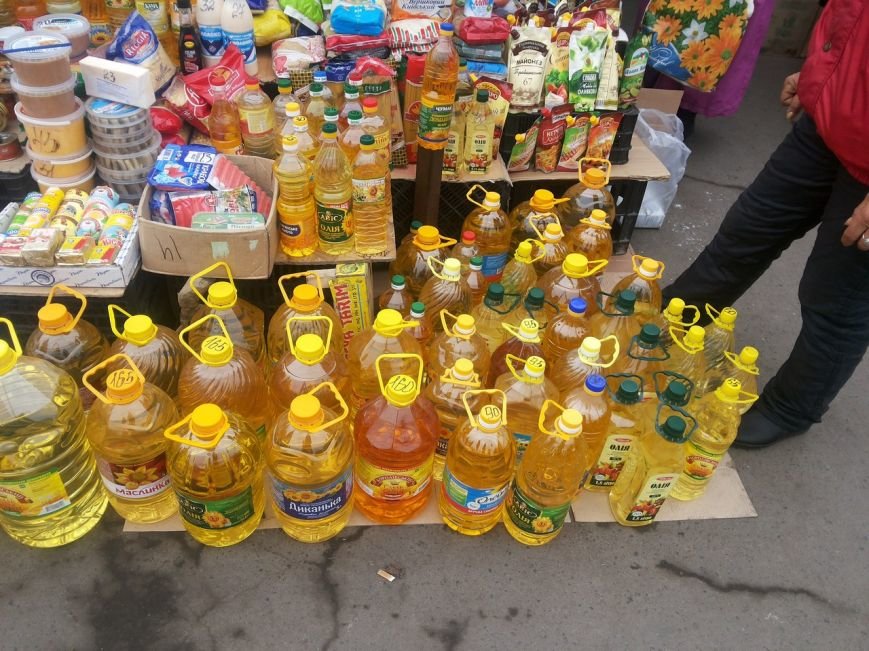 В Мариуполе взлетели цены на продукты: муку продают по 75 грн., подсолнечное масло - по 30 грн. (фото) - фото 1 В Мариуполе взлетели цены на продукты: муку продают по 75 грн., подсолнечное масло - по 30 грн. (фото) - фото 1