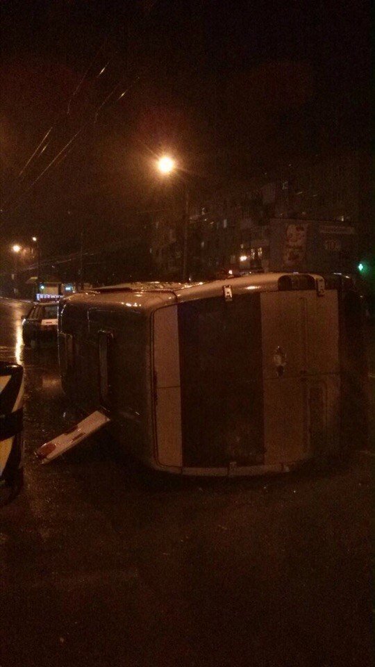 В аварии на Молодёжном виноват водитель автобуса (ФОТО) (фото) - фото 1 В аварии на Молодёжном виноват водитель автобуса (ФОТО) (фото) - фото 1