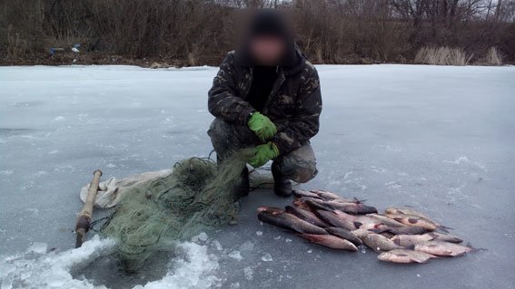 В Кременчуге водные милиционеры поймали браконьера (ФОТО) (фото) - фото 1 В Кременчуге водные милиционеры поймали браконьера (ФОТО) (фото) - фото 1