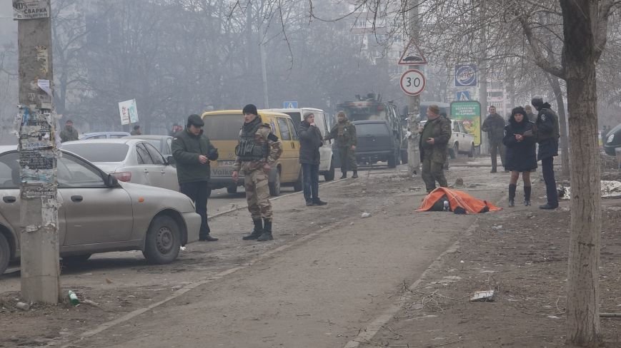 40 дней трагедии на Восточном: мариупольцы вернулись в свои дома и верят, что обстрел не повторится (фото) - фото 1 40 дней трагедии на Восточном: мариупольцы вернулись в свои дома и верят, что обстрел не повторится (фото) - фото 1