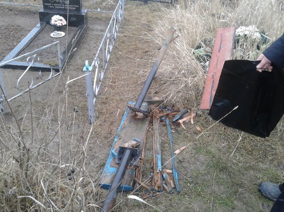 На Полтавщині затримали вандалів (фото) - фото 1 На Полтавщині затримали вандалів (фото) - фото 1
