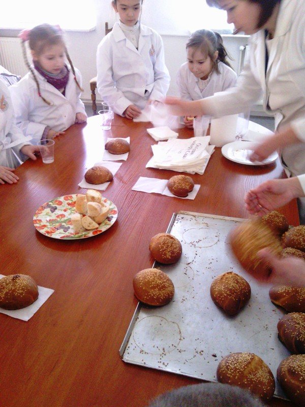 У Львові дітки, чиї батьки служать в АТО, відчули себе справжніми кондитерами (фото) - фото 3 У Львові дітки, чиї батьки служать в АТО, відчули себе справжніми кондитерами (фото) - фото 3