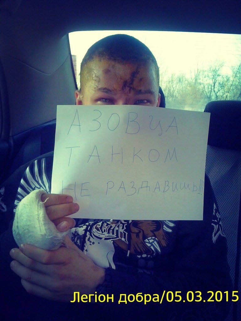 Бойца «Азова» под Маруиполем пытались переехать танком (фото) - фото 1 Бойца «Азова» под Маруиполем пытались переехать танком (фото) - фото 1