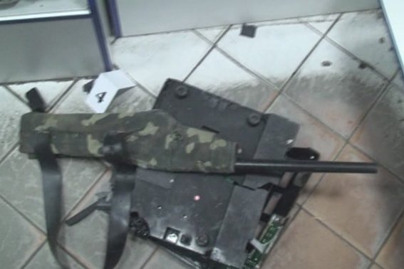 Збройне пограбування в центрі міста. Грабіжників затримано(ФОТО,ВІДЕО) (фото) - фото 1 Збройне пограбування в центрі міста. Грабіжників затримано(ФОТО,ВІДЕО) (фото) - фото 1