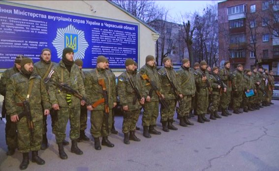 До 8-го березня бійці загону черкаської міліції подарували своїм жінкам найцінніший подарунок - повернулися додому(ФОТО, ВІДЕО) (фото) - фото 2 До 8-го березня бійці загону черкаської міліції подарували своїм жінкам найцінніший подарунок - повернулися додому(ФОТО, ВІДЕО) (фото) - фото 2
