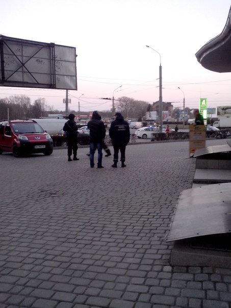 У Тернополі міліцію і рятувальників підняли по тривозі через несправжню «бомбу» (фото) (фото) - фото 1 У Тернополі міліцію і рятувальників підняли по тривозі через несправжню «бомбу» (фото) (фото) - фото 1