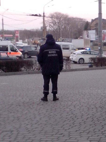 У Тернополі міліцію і рятувальників підняли по тривозі через несправжню «бомбу» (фото) (фото) - фото 1 У Тернополі міліцію і рятувальників підняли по тривозі через несправжню «бомбу» (фото) (фото) - фото 1