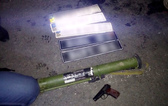 На Полтавщині співробітники ДПС затримали водія, який віз гранатомет (ФОТО) (фото) - фото 3 На Полтавщині співробітники ДПС затримали водія, який віз гранатомет (ФОТО) (фото) - фото 3