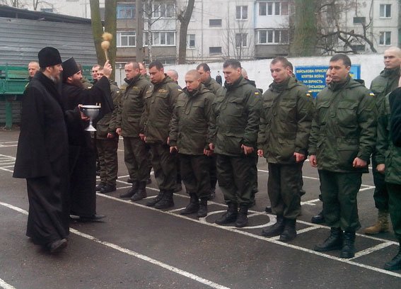 Кременчугские воины Национальной гвардии Украины отправились в зону АТО (ФОТО) (фото) - фото 1 Кременчугские воины Национальной гвардии Украины отправились в зону АТО (ФОТО) (фото) - фото 1