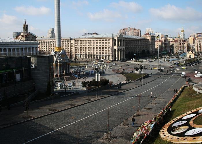 В Киеве Аллею Героев Небесной Сотни украсили патриотической рекламой (ФОТОФАКТ) (фото) - фото 1 В Киеве Аллею Героев Небесной Сотни украсили патриотической рекламой (ФОТОФАКТ) (фото) - фото 1