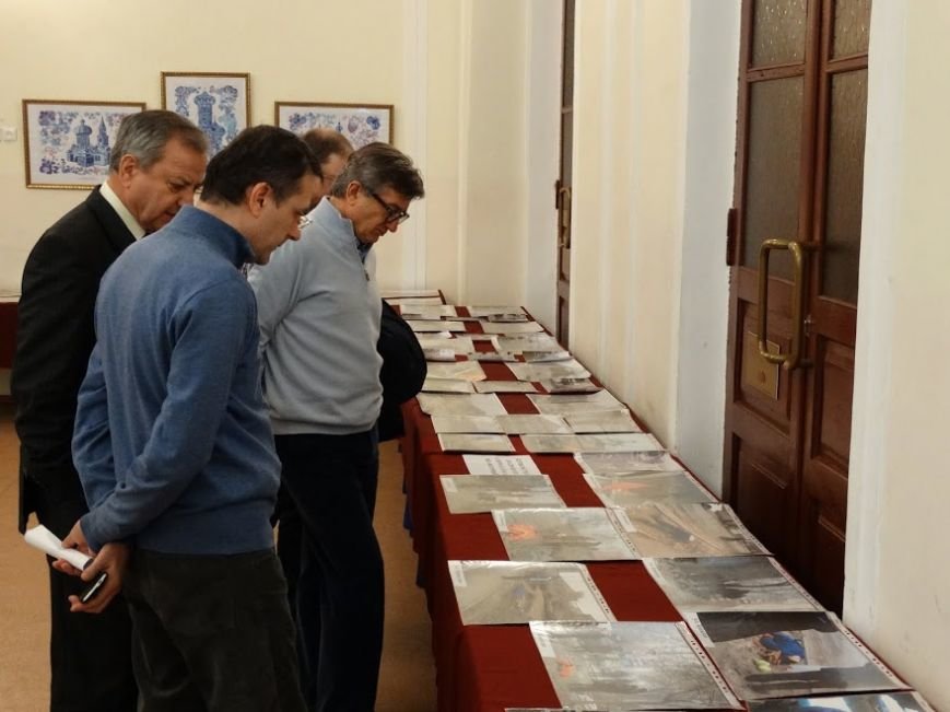 Приморский парк в Мариуполе хотят сделать ботаническимм садом им. Куинджи (фото) - фото 1 Приморский парк в Мариуполе хотят сделать ботаническимм садом им. Куинджи (фото) - фото 1