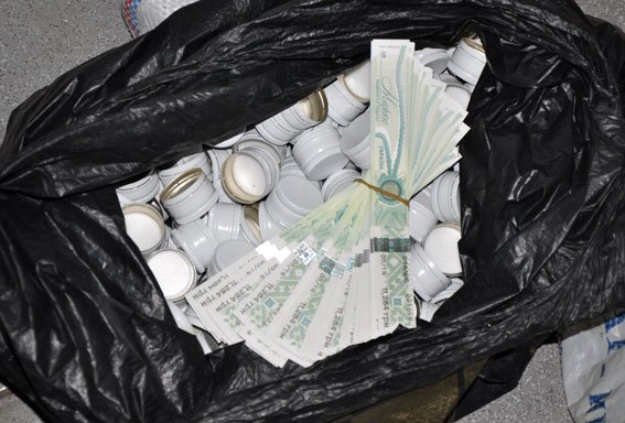 У Полтаві троє чоловіків організували підпільний цех з виготовлення алкоголю (ФОТО) (фото) - фото 1 У Полтаві троє чоловіків організували підпільний цех з виготовлення алкоголю (ФОТО) (фото) - фото 1